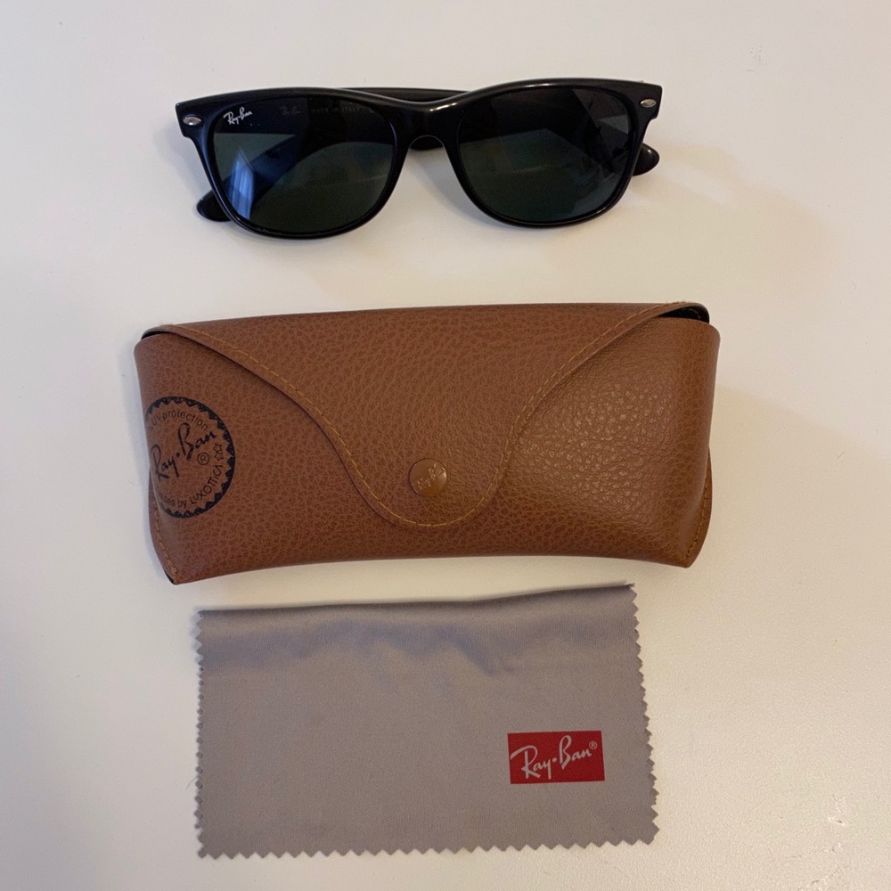 Ray-Ban Wayfarer classic black w/ green lenses